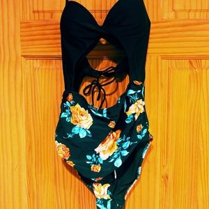 Cupshe one Piece floral suit